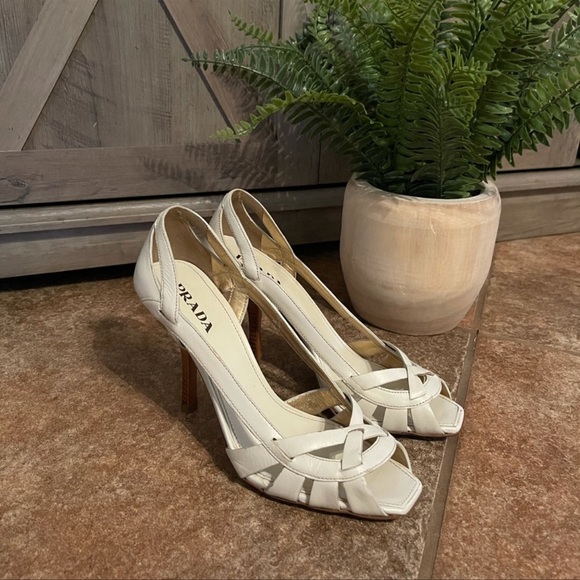 COPY - Prada Vintage White Leather Peep Toe Stacked Heels 38 - Picture 2 of 12